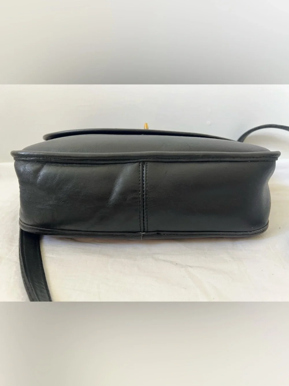 Vintage Coach Black Leather Crossbody with Gold Turn-Lock Made in USA - Picture 7 of 7